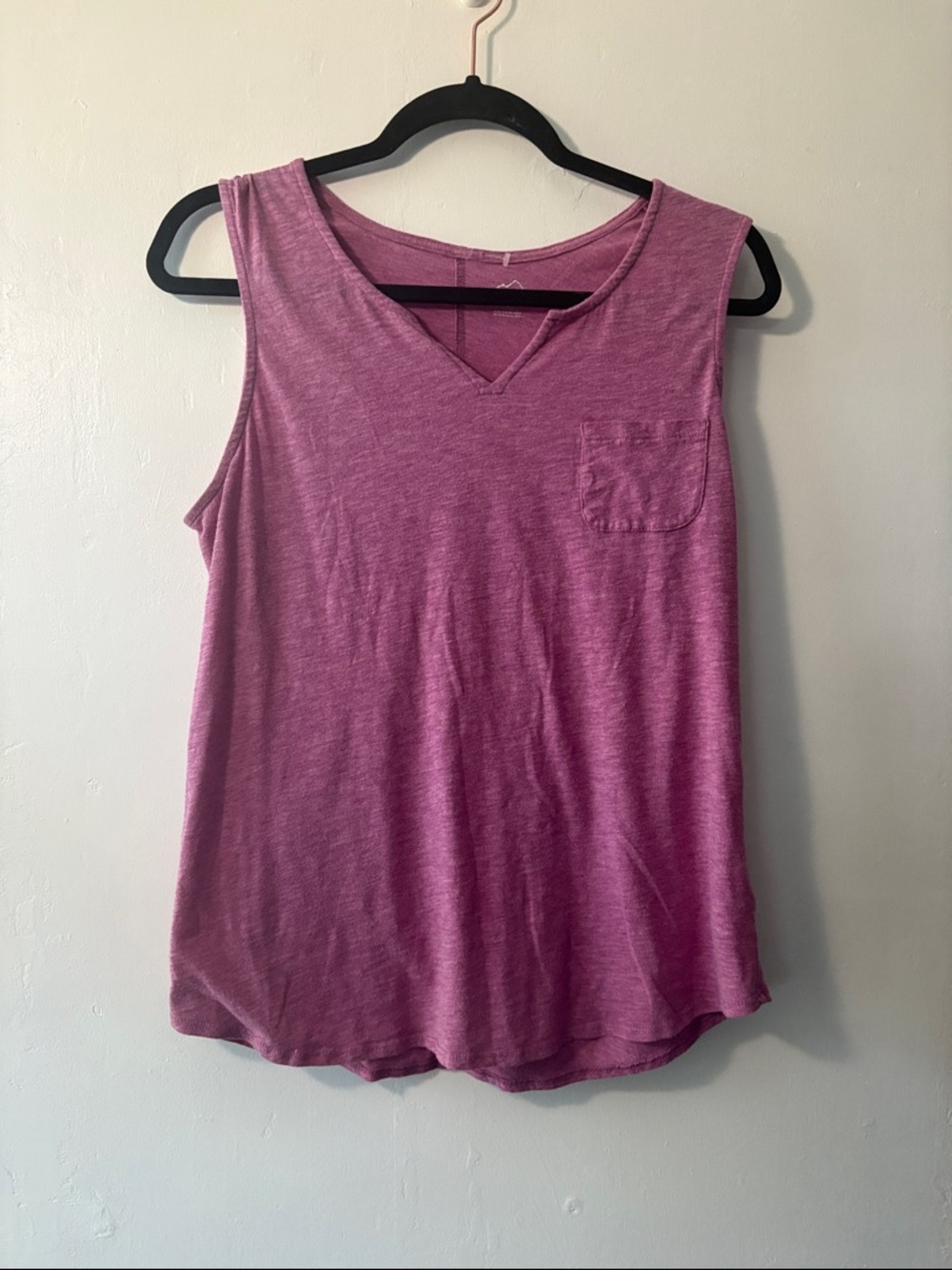 Eddie Bauer Heathered Rose Sleeveless V-Neck Pocket Tank